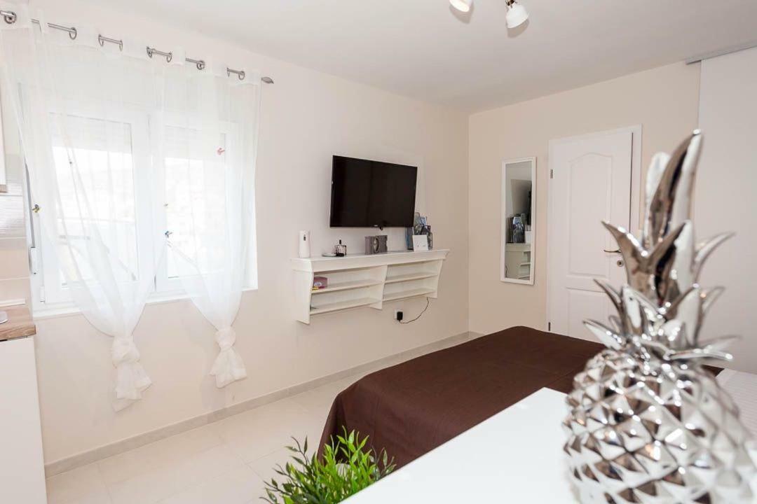 Studio Apartment Dada Примоштен Экстерьер фото